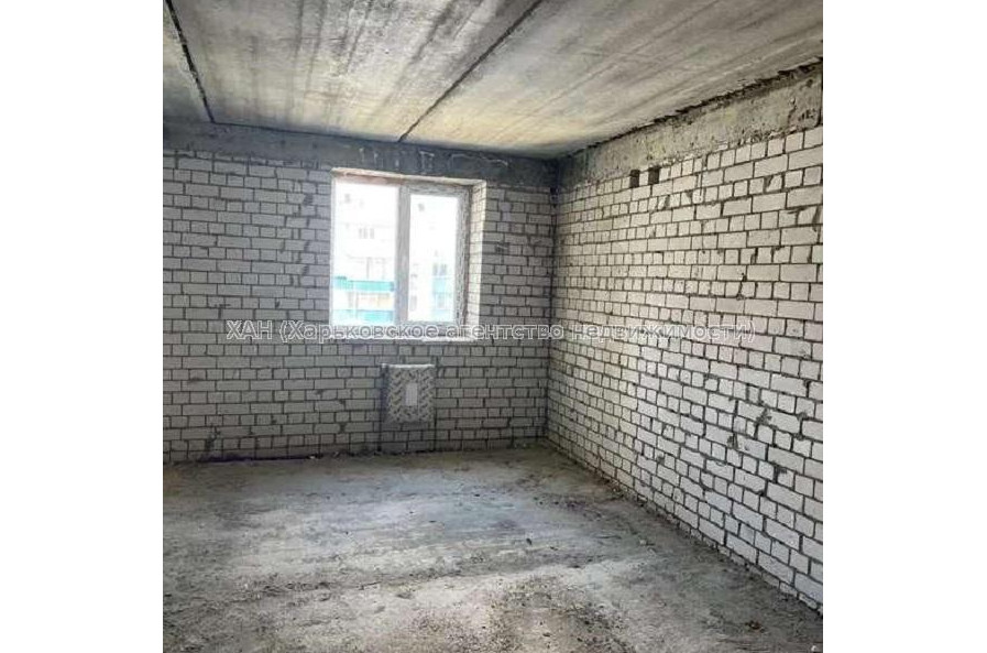 Продам квартиру, Родниковая ул. , 2 кім., 79 м², без внутренних работ 