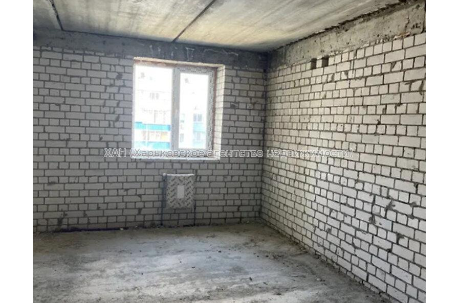 Продам квартиру, Яны Червоной ул. , 2 кім., 79 м², без внутренних работ 