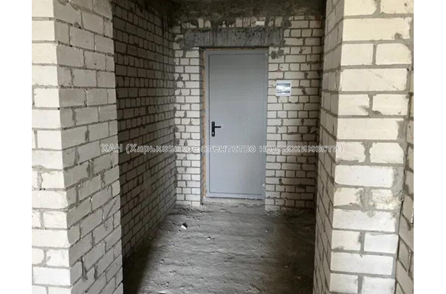 Продам квартиру, Яны Червоной ул. , 2 кім., 79 м², без внутренних работ 