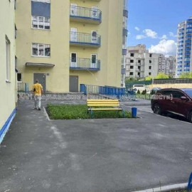 Продам квартиру, Яны Червоной ул. , 2 кім., 79 м², без внутренних работ