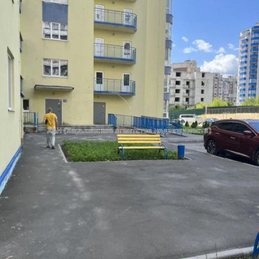 Продам квартиру, Яны Червоной ул. , 2 кім., 79 м², без внутренних работ 