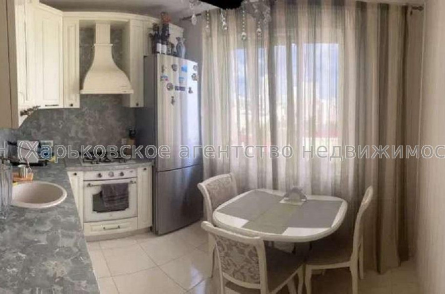 Продам квартиру, Космическая ул. , 2 кім., 55 м², капитальный ремонт 