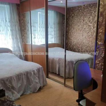 Продам квартиру, Библика ул. , 2 кім., 42 м², капитальный ремонт 