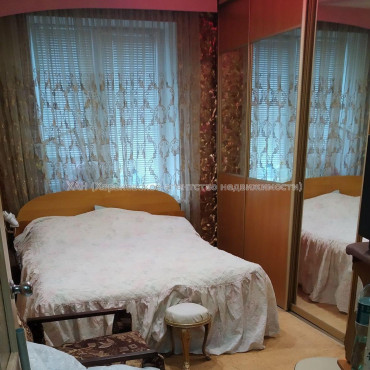 Продам квартиру, Библика ул. , 2 кім., 42 м², капитальный ремонт 