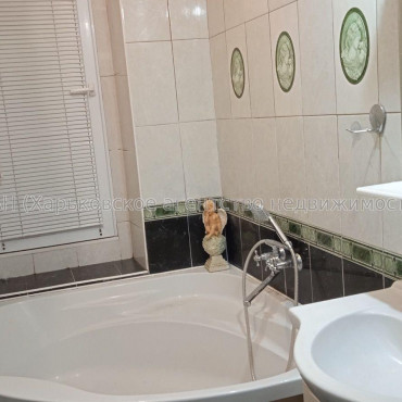 Продам квартиру, Библика ул. , 2 кім., 42 м², капитальный ремонт 