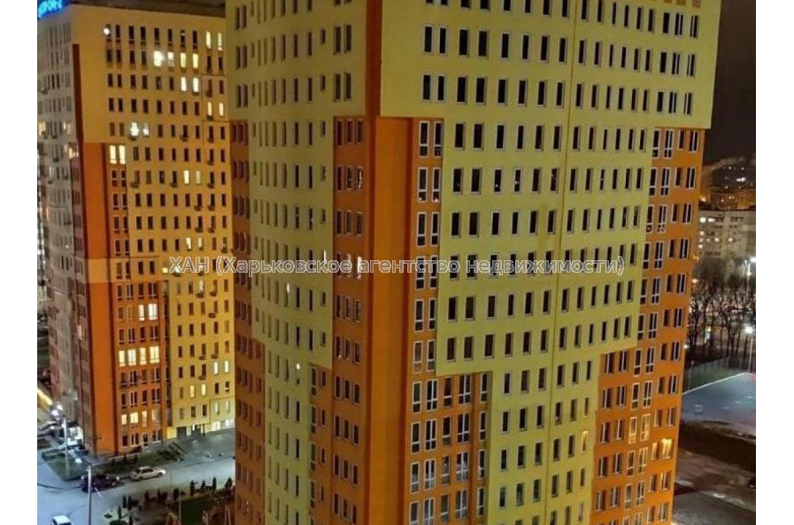 Продам квартиру, Гвардейцев Широнинцев ул. , 3 кім., 87 м², без внутренних работ 
