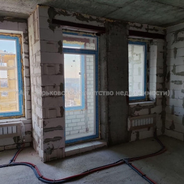 Продам квартиру, Гвардейцев Широнинцев ул. , 4  ком., 133 м², без внутренних работ 