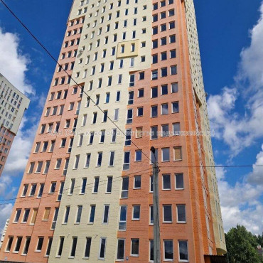 Продам квартиру, Гвардейцев Широнинцев ул. , 4  ком., 133 м², без внутренних работ 