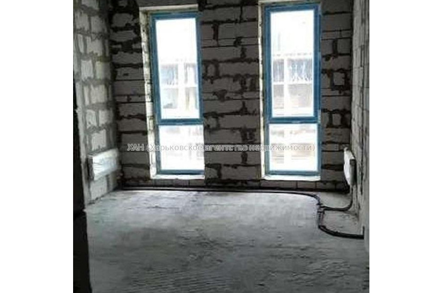Продам квартиру, Гвардейцев Широнинцев ул. , 4  ком., 133 м², без внутренних работ 