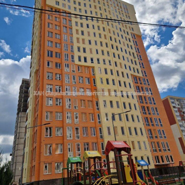 Продам квартиру, Гвардейцев Широнинцев ул. , 4  ком., 133 м², без внутренних работ 