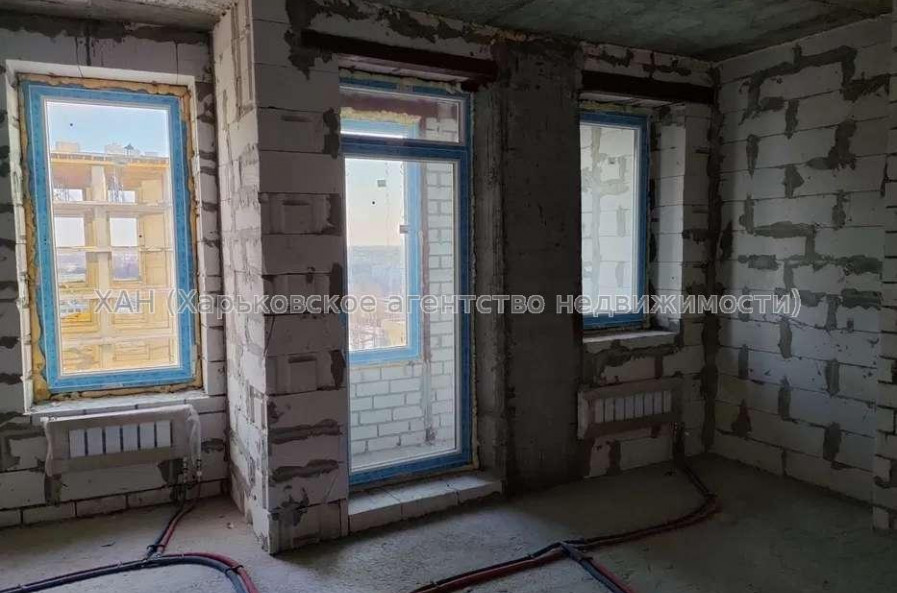 Продам квартиру, Гвардейцев Широнинцев ул. , 4 кім., 133 м², без внутренних работ 