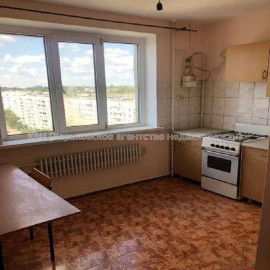 Продам квартиру, Драгомировская ул. , 3 кім., 68 м², советский ремонт