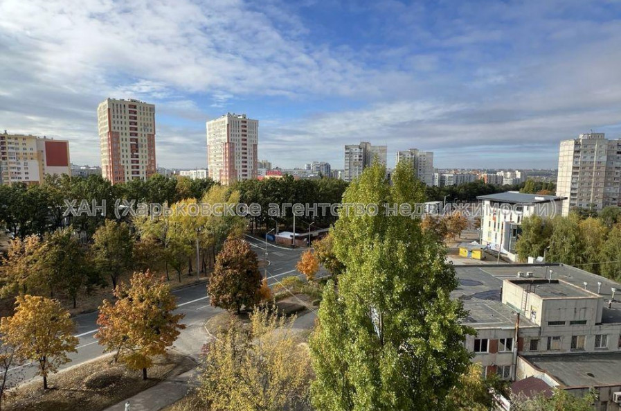 Продам квартиру, Соборности Украины ул. , 3  ком., 69 м², косметический ремонт 