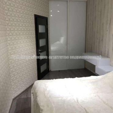 Продам квартиру, Науки просп. , 2 кім., 56 м², капитальный ремонт 