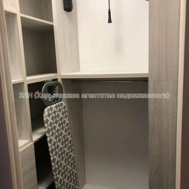 Продам квартиру, Науки просп. , 2 кім., 56 м², капитальный ремонт 