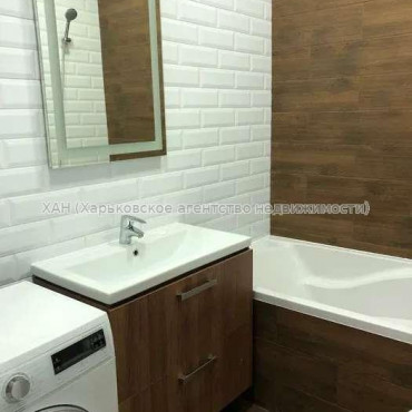 Продам квартиру, Науки просп. , 2 кім., 56 м², капитальный ремонт 