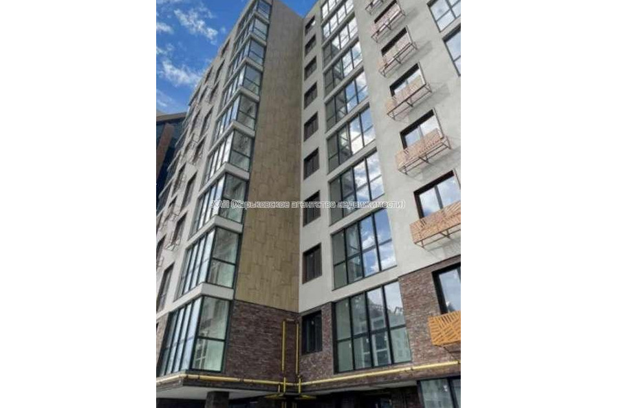 Продам квартиру, Динамовская ул. , 4 кім., 135 м², без внутренних работ 