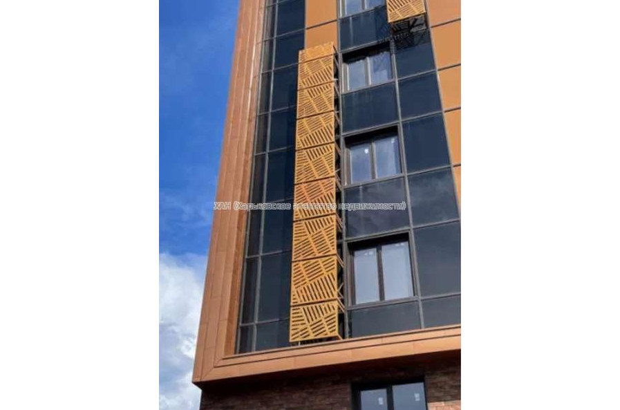 Продам квартиру, Динамовская ул. , 4 кім., 135 м², без внутренних работ 