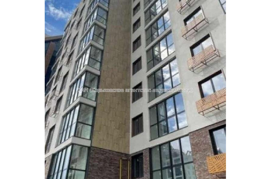 Продам квартиру, Динамовская ул. , 4 кім., 135 м², без внутренних работ 