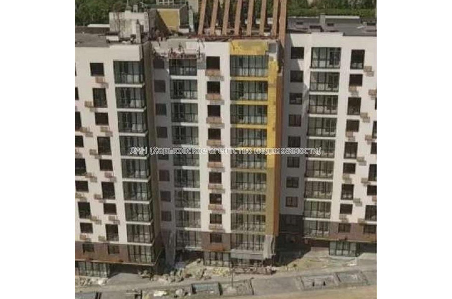Продам квартиру, Динамовская ул. , 4 кім., 135 м², без внутренних работ 