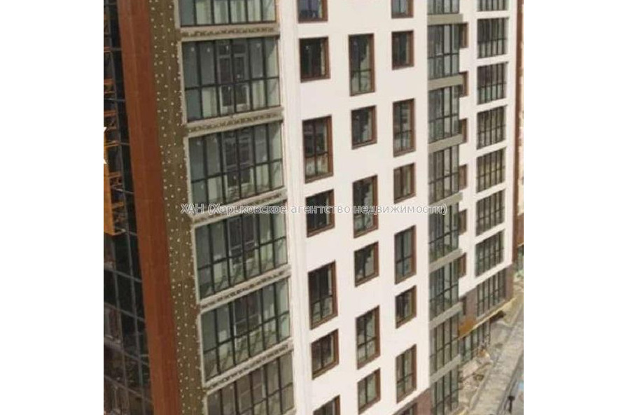 Продам квартиру, Динамовская ул. , 4 кім., 135 м², без внутренних работ 