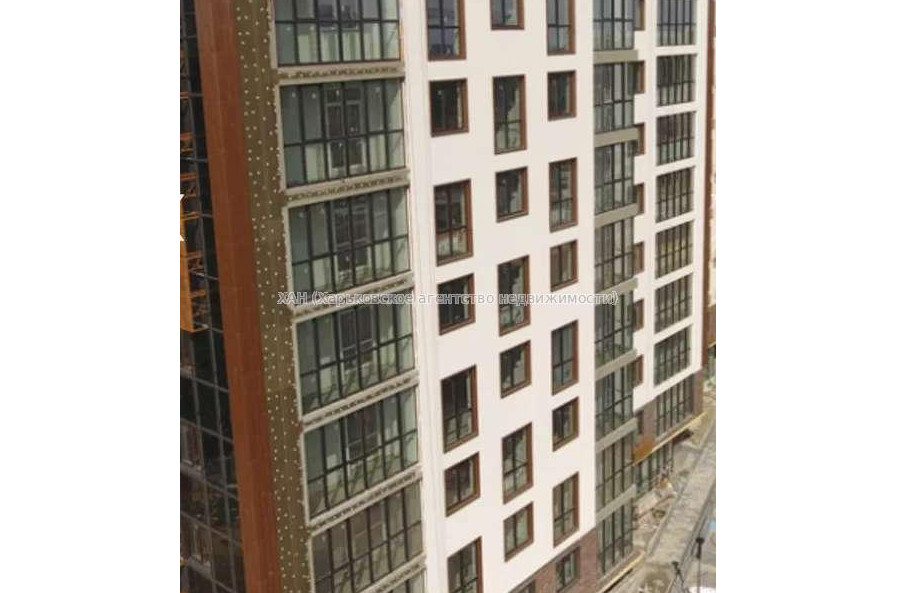 Продам квартиру, Динамовская ул. , 4 кім., 135 м², без внутренних работ 