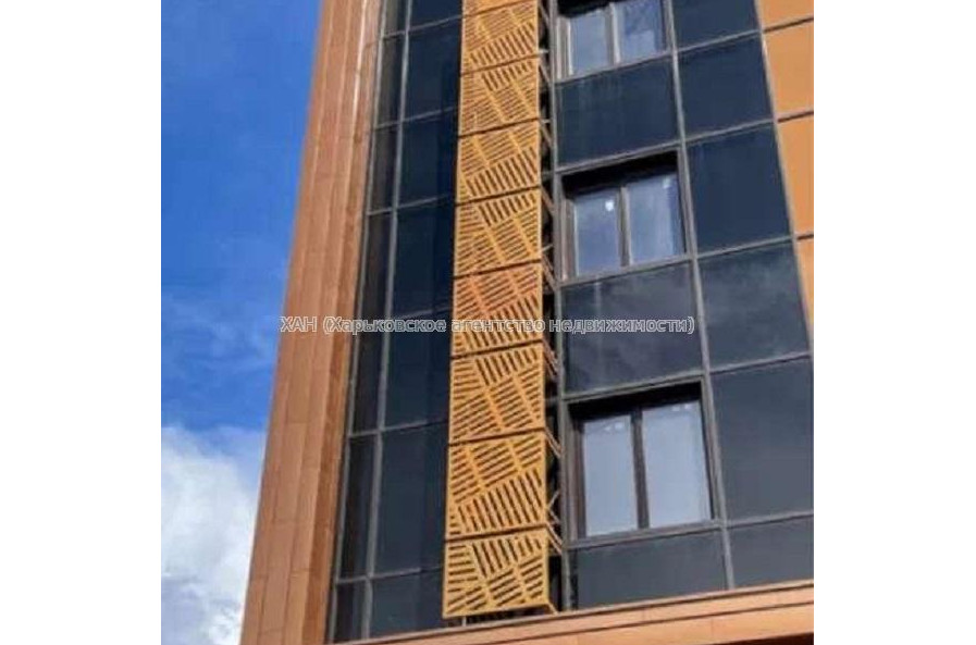 Продам квартиру, Динамовская ул. , 4 кім., 135 м², без внутренних работ 