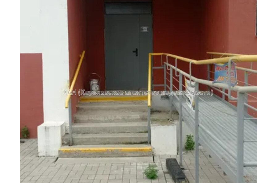 Продам квартиру, Борткевича ул. , 1  ком., 37 м², без внутренних работ 