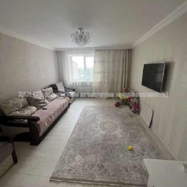 Продам квартиру, Мирная ул. , 2 кім., 83 м², авторский дизайн 