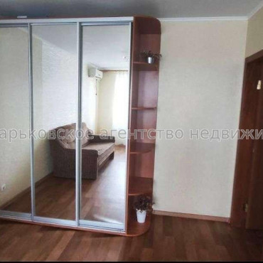 Продам квартиру, Ильинская ул. , 2 кім., 46 м², капитальный ремонт 