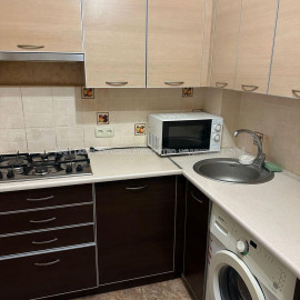 Здам квартиру, Непокоренных ул. , 4 , 1 кім., 34 м², капитальный ремонт