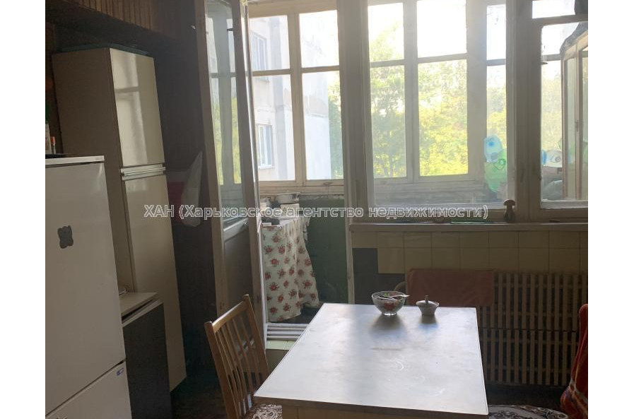 Продам квартиру, Клочковская ул. , 4  ком., 82.50 м², без ремонта 