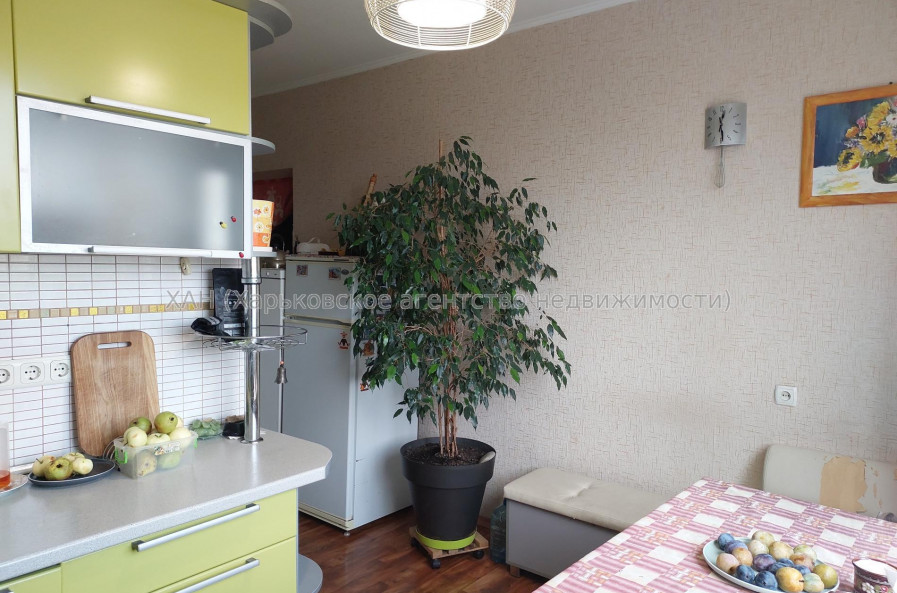 Продам квартиру, Тракторостроителей просп. , 3 кім., 66 м², косметический ремонт 