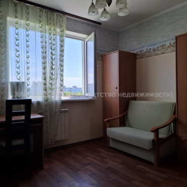 Продам квартиру, Тракторостроителей просп. , 3 кім., 66.50 м², косметический ремонт 