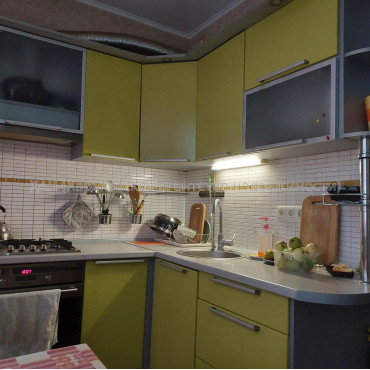 Продам квартиру, Тракторостроителей просп. , 3 кім., 66 м², косметический ремонт 