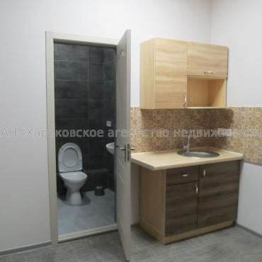 Здам нежитлову нерухомість, офисное помещение , 2 кім., 97 м², капитальный ремонт 