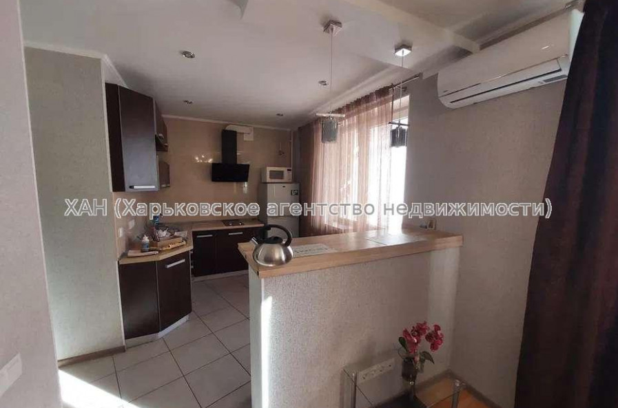 Продам квартиру, Драгоманова ул. , 1  ком., 35 м², капитальный ремонт 