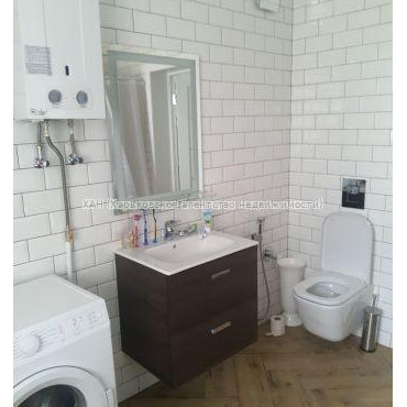 Продам квартиру, Гольдберговская ул. , 3 кім., 72 м², капитальный ремонт 
