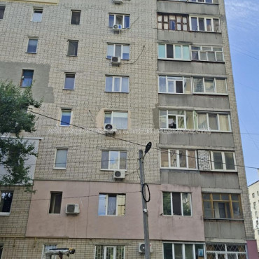 Продам квартиру, Набережный въезд , 2 кім., 52 м², капитальный ремонт 