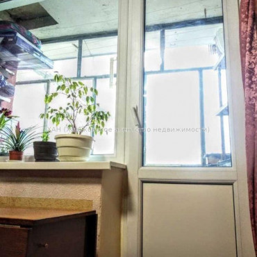 Продам квартиру, Деревянко ул. , 3  ком., 66 м², частичный ремонт 