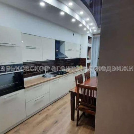 Продам квартиру, Салтовское шоссе , 3 кім., 90 м², капитальный ремонт