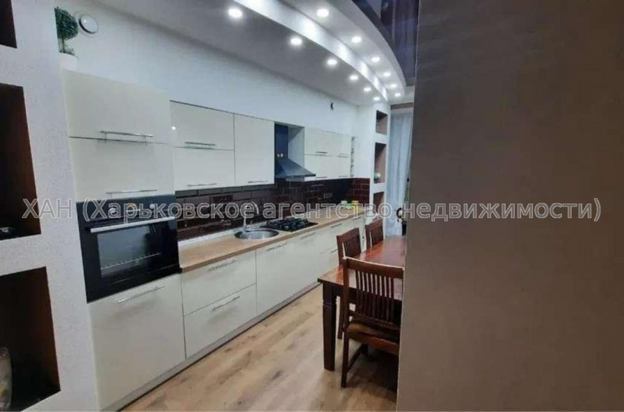 Продам квартиру, Салтовское шоссе , 3  ком., 90 м², капитальный ремонт 