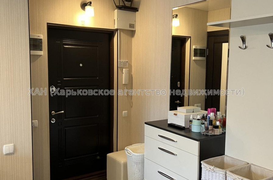Продам квартиру, Амосова ул. , 3 кім., 65 м², капитальный ремонт 