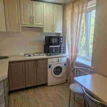 Продам квартиру, Героев Харькова просп. , 1 кім., 33 м², евроремонт 