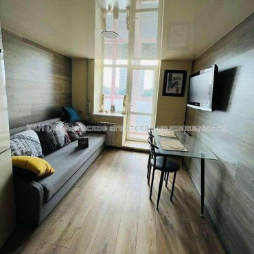 Продам квартиру, Добровольцев ул. , 2  ком., 38 м², евроремонт 