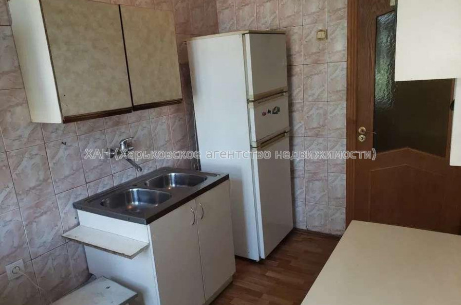 Продам квартиру, Науки просп. , 3 кім., 73 м², без ремонта 