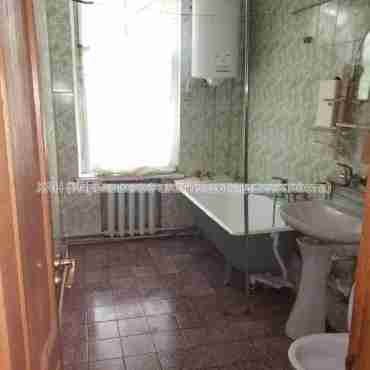 Продам квартиру, Науки просп. , 3 кім., 73 м², без ремонта 