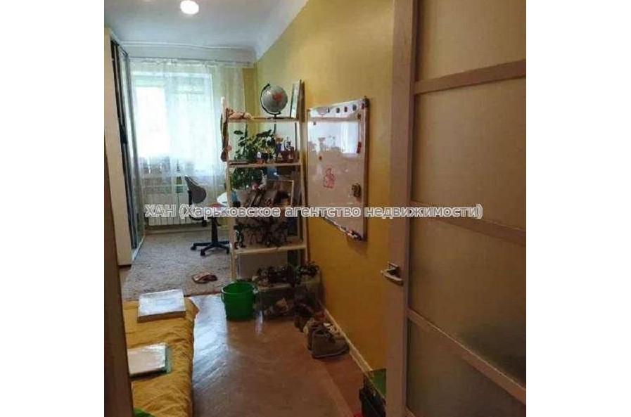 Продам квартиру, Есенина ул. , 3 кім., 56 м², косметический ремонт 