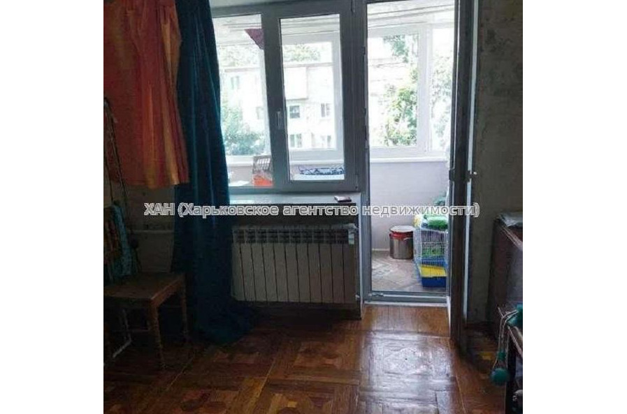 Продам квартиру, Есенина ул. , 3 кім., 56 м², косметический ремонт 